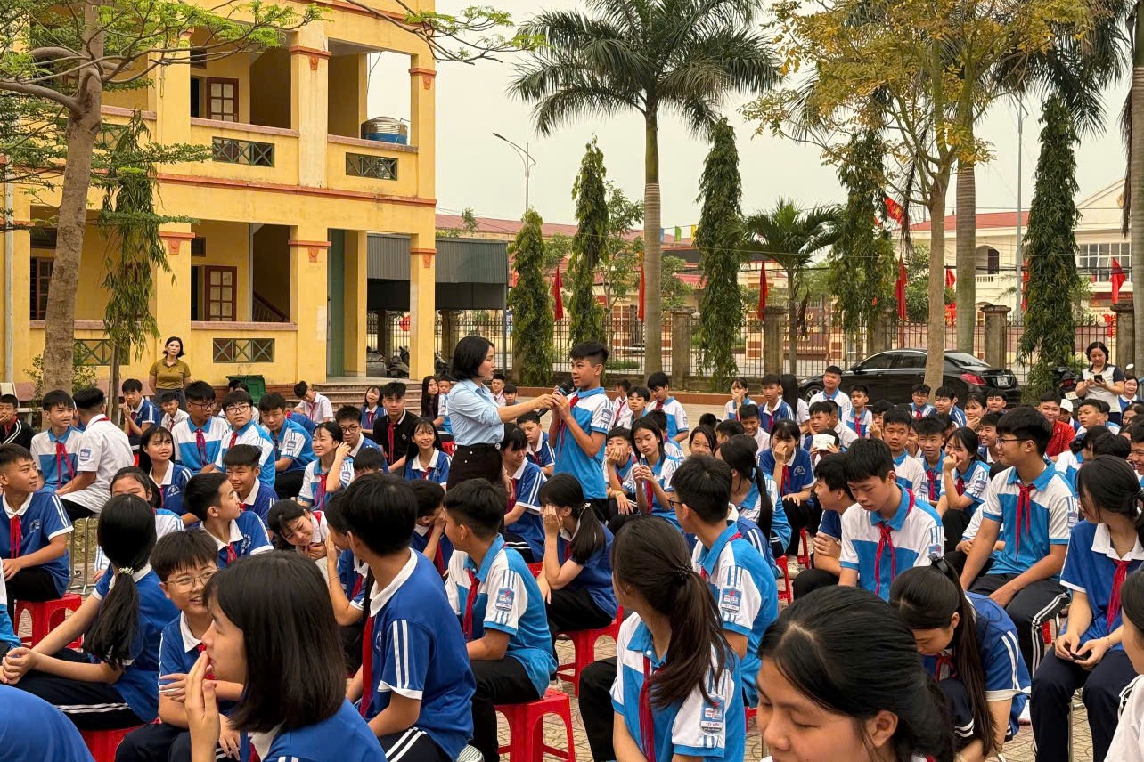 Công an xã Yết Kiêu tuyên truyền, phổ biến pháp luật tại Trường THCS Yết Kiêu